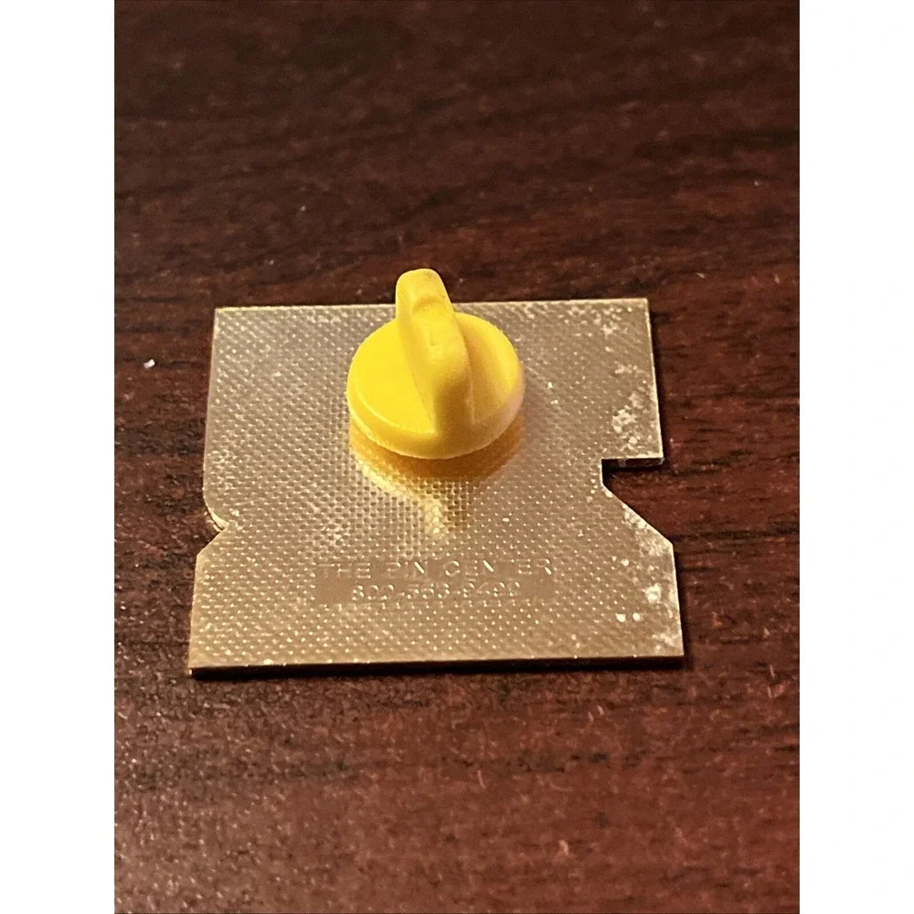 Outback Steakhouse Japan Kangaroo Teacher School Lapel‎ Hat Pin